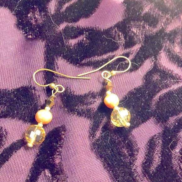 Beautiful crystal and freshwater pearl earrings - Picture 1 of 3